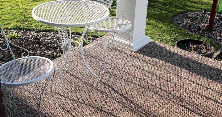 How does an outdoor carpet hold up in different weather conditions
