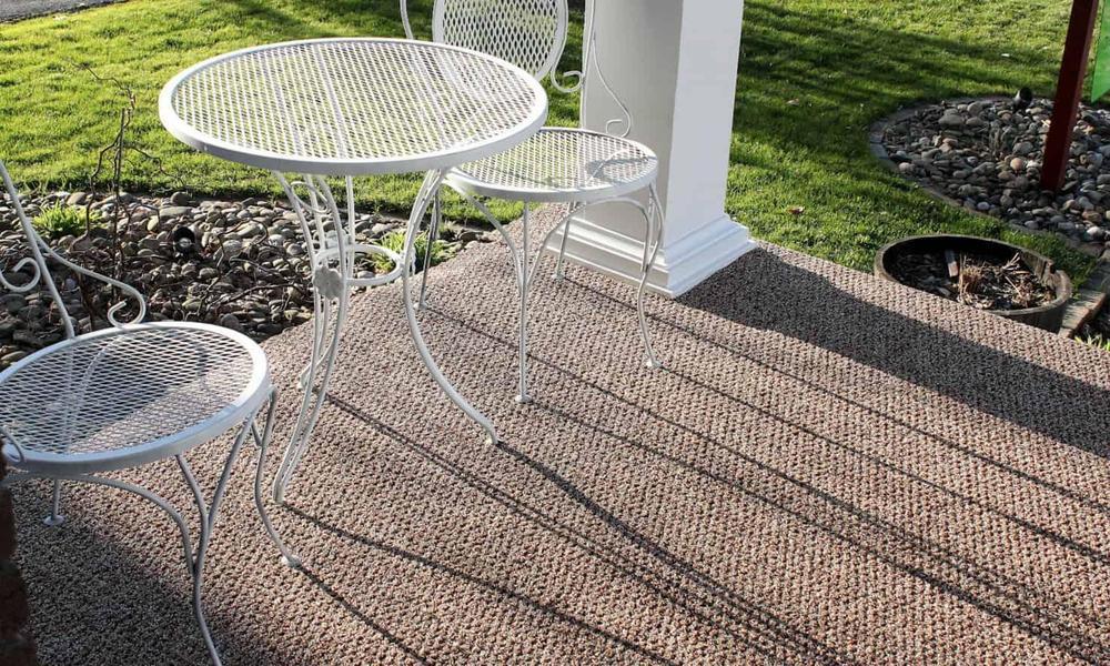 How does an outdoor carpet hold up in different weather conditions